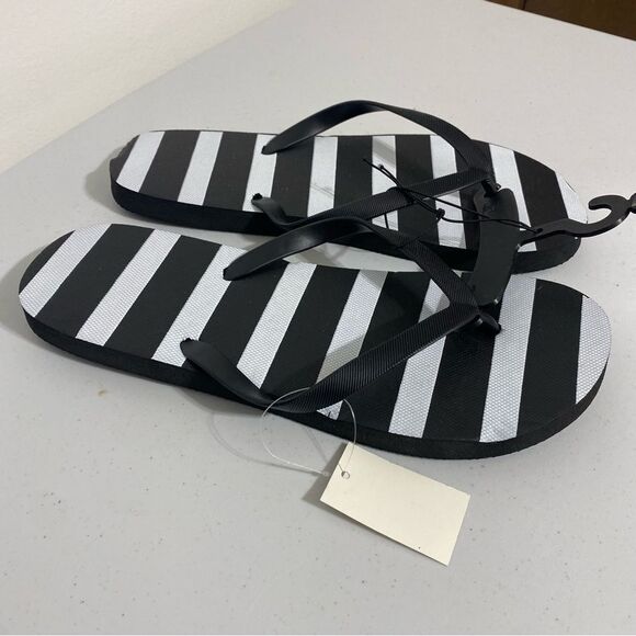 Black & White Flip Flops, Size XL 11/12 fits like 10 - Picture 3 of 7
